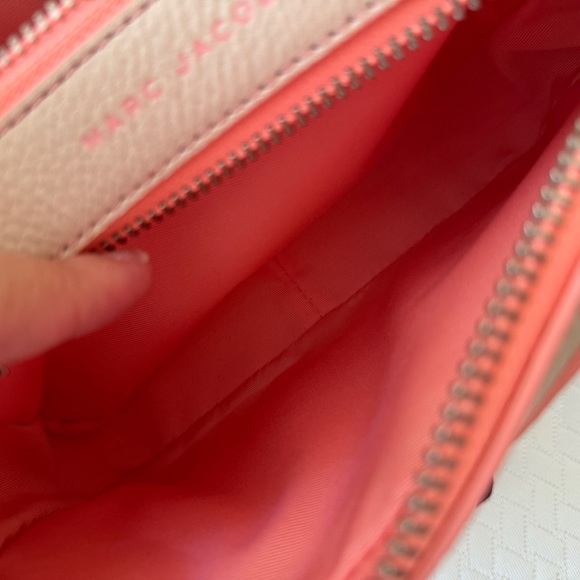 Marc Jacobs Snapshot Bag in light tan and coral pink - Picture 7 of 8